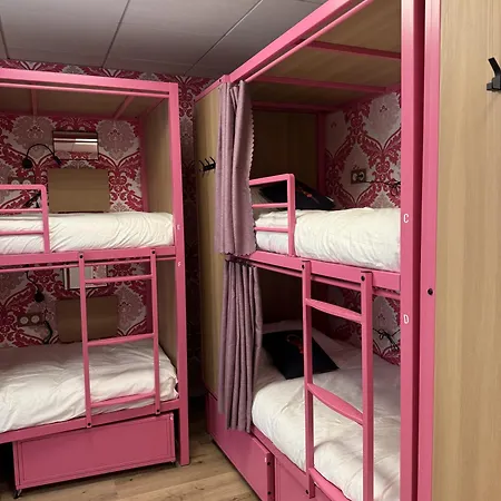 Hostelle - Women Only Hostel